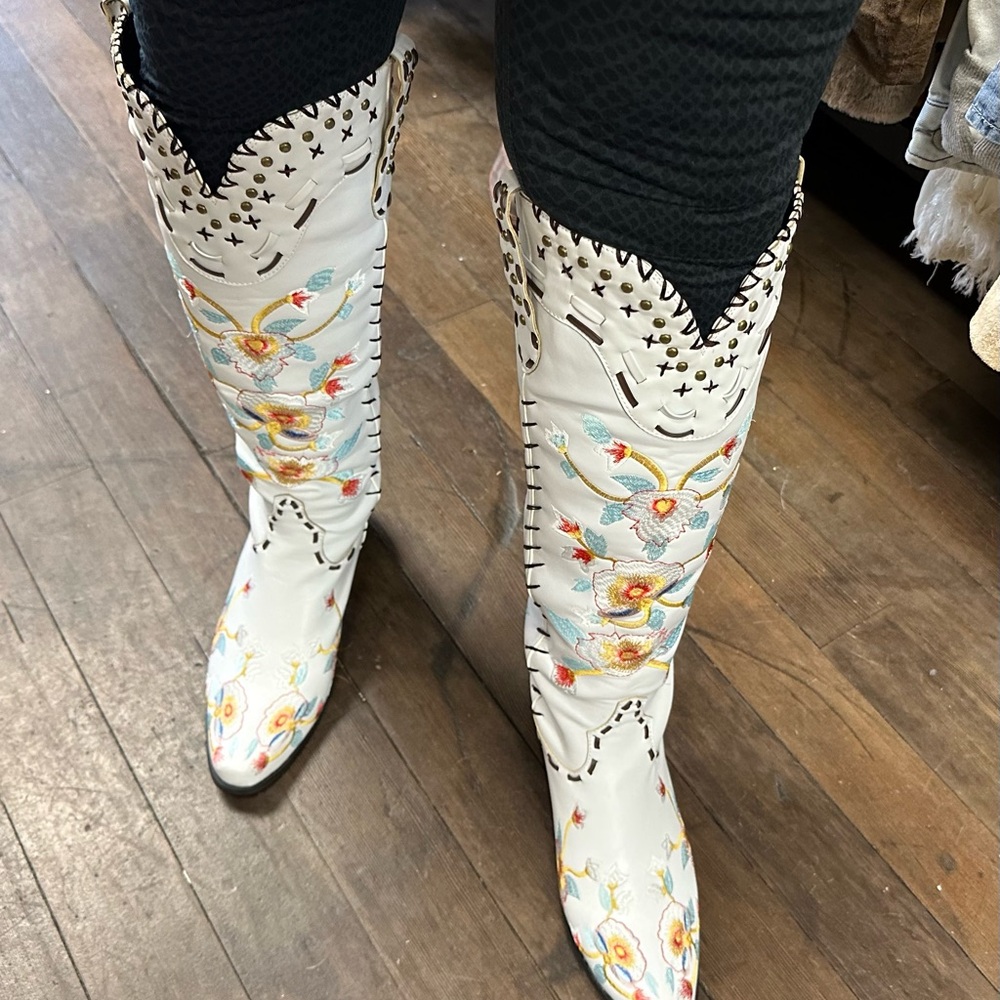 Floral Embroidered White Cowboy Boots